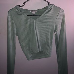 Green Forever 21 athletic cropped long sleeve